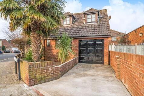 3 bedroom chalet for sale