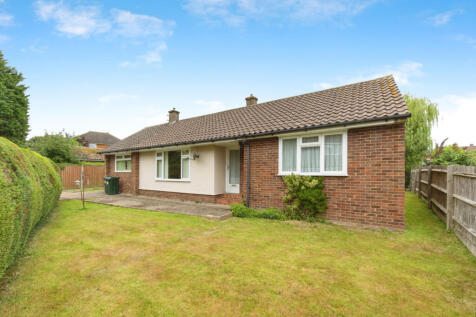 The Street, Ashford, TN24 9 4 bed detached bungalow for sale