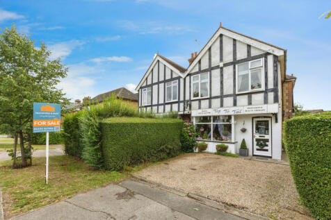 Faversham Road, Ashford, TN24 9 3 bed semi