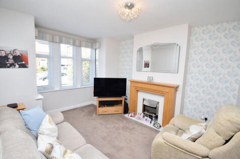Deirdre Avenue, Widnes, WA8 6PA 3 bed semi