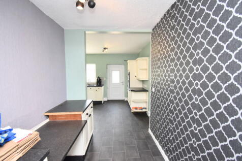 Ditchfield Road, Widnes, WA8 8QS 4 bed semi