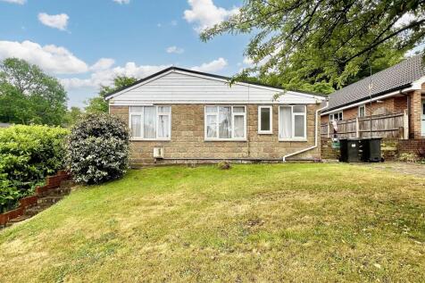 Hallsfield Road, Chatham, ME5 2 bed detached bungalow for sale