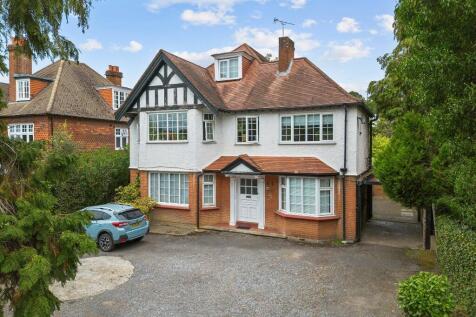 15 bedroom semi-detached house for sale
