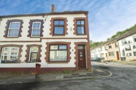 4 bedroom end of terrace house for sale