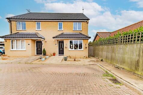 Wickfield Close, Blundeston 3 bed semi