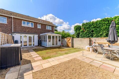 Beevors Garden, Ditchingham 3 bed end of terrace house for sale