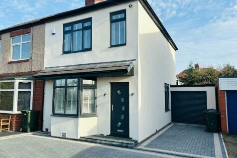 2 bedroom semi-detached house for sale