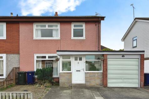 Parkside Avenue, Benton, Newcastle... 3 bed semi