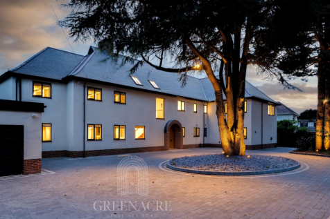 6 bedroom detached house for sale