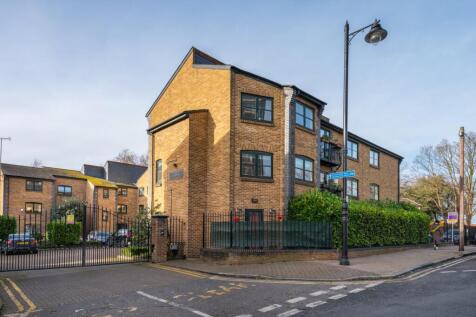 London E3 3 bed end of terrace house for sale