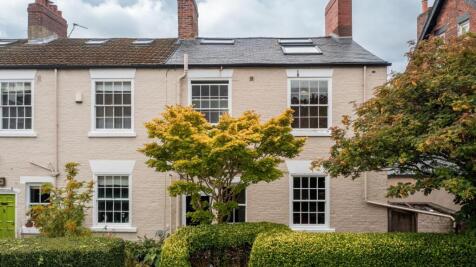 4 bedroom end of terrace house for sale