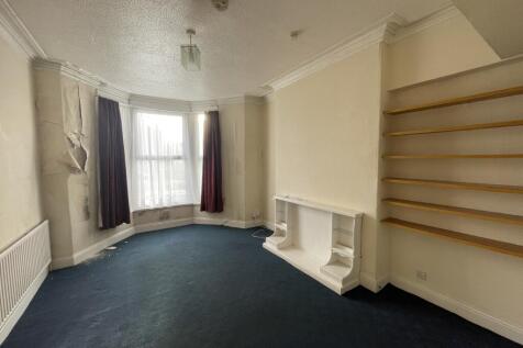 2 bedroom ground floor flat for sale