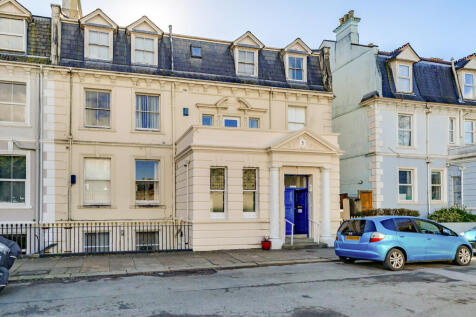 4 bedroom flat for sale