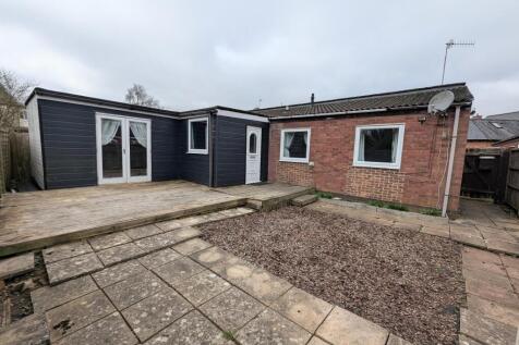 6 Southgate Mews, Cirencester... 2 bed bungalow for sale