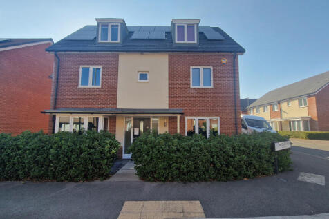 68 The Coach Road, Basingstoke... 5 bed detached house for sale