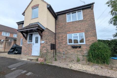 52 Chatsworth Road, Swindon... 1 bed ground floor flat for sale