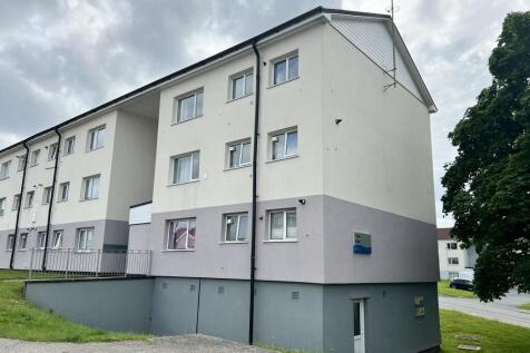 12 Foxtor Close, Plymouth, Devon PL5 3RN 2 bed flat for sale