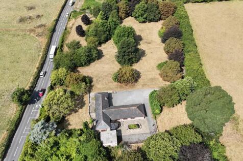 Hayes Court, Churston Ferrers... 3 bed detached bungalow for sale