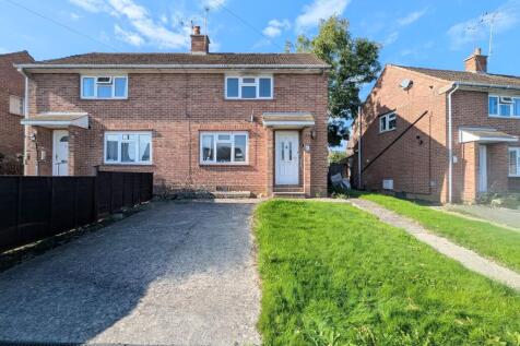 52 St. Johns Road, Yeovil, Somerset... 2 bed semi