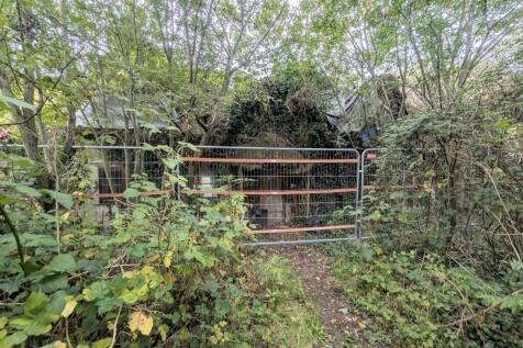 Gulliver's Cottage, 17 Horse Road... 4 bed detached house for sale