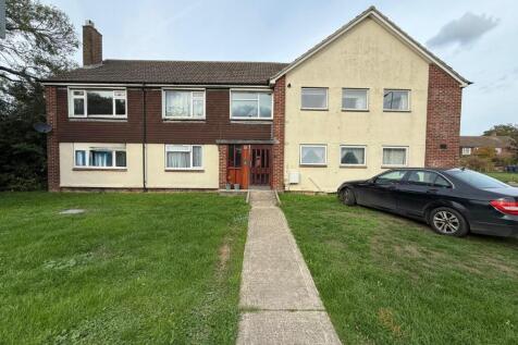 4 Lodden Close, Bicester, Oxfordshire... 2 bed flat for sale
