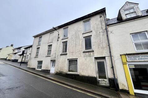 34 Fore Street, Camelford, Cornwall... 5 bed terraced house for sale