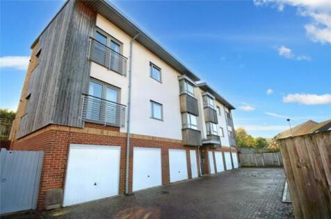 7 The Groves, Bristol, Bristol BS13 0AF 3 bed flat for sale