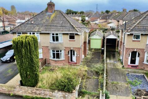 21 Obridge Road, Taunton, Somerset... 3 bed semi