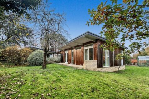 6 bedroom detached house for sale