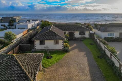 4 bedroom detached bungalow for sale
