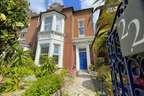 6 bedroom semi-detached house for sale