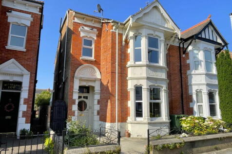 4 bedroom semi-detached house for sale