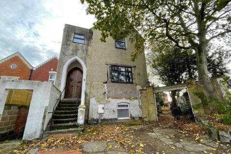 7 bedroom semi-detached house for sale