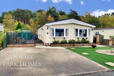 Pinehurst Park, West Moors, Ferndown... 2 bed park home for sale