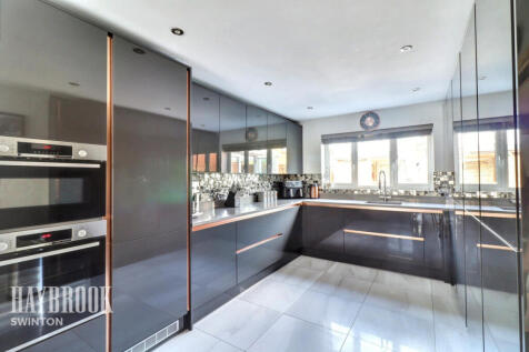 Heron Drive, Rotherham 5 bed detached house for sale