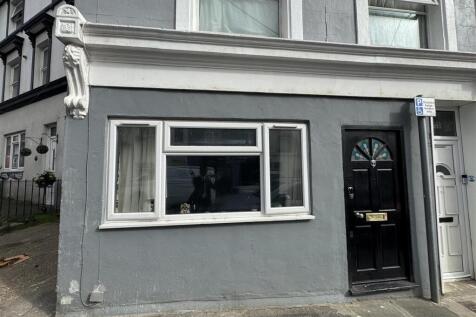 1 bedroom ground floor flat for sale