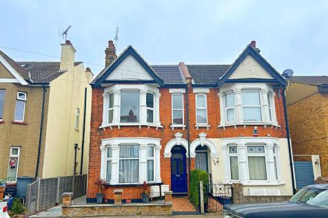 Richmond Avenue, Southend On Sea SS3 1 bed apartment for sale