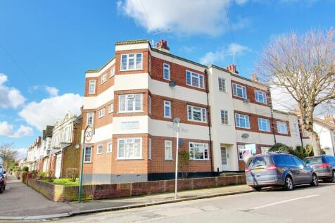 Fairleigh Court, Leigh On Sea SS9 2 bed apartment for sale
