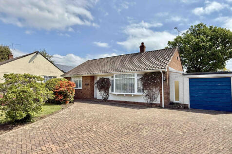 Newtown Road Verwood, Dorset, BH31 6EG 3 bed detached bungalow for sale
