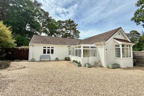 St. Ives, BH24 4 bed bungalow for sale