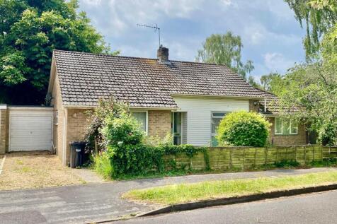 Ringwood, BH24 1TB 4 bed bungalow for sale