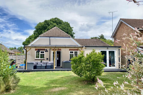 Bitterne Way, Verwood, BH31 6UU 3 bed bungalow for sale