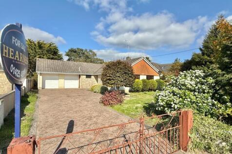 Oaks Drive, St. Leonards, BH24 2QS 3 bed bungalow for sale