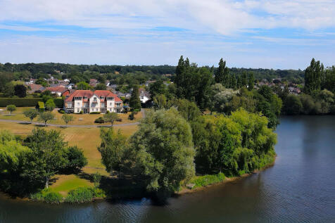 OVERLOOKING THE LAKES, BH24 2 bed flat for sale
