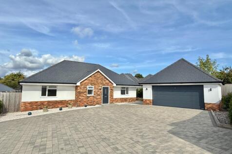 Oaks Drive, St. Leonards, BH24 3 bed detached bungalow for sale