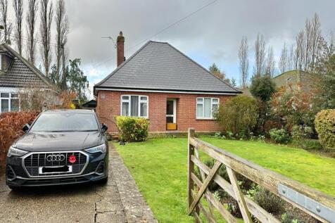 North Poulner Road, Ringwood, BH24 1SD 2 bed detached bungalow for sale