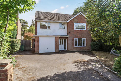 Iberian Way, Camberley, Surrey, GU15 4 bed detached house for sale