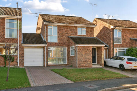 Eskdale Way, Camberley, Surrey, GU15 3 bed detached house for sale