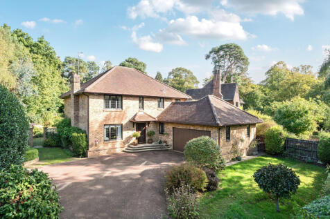 Park Avenue, Camberley, Surrey, GU15 5 bed detached house for sale