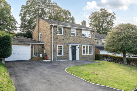 Cornwall Close, Camberley, Surrey, GU15 4 bed detached house for sale